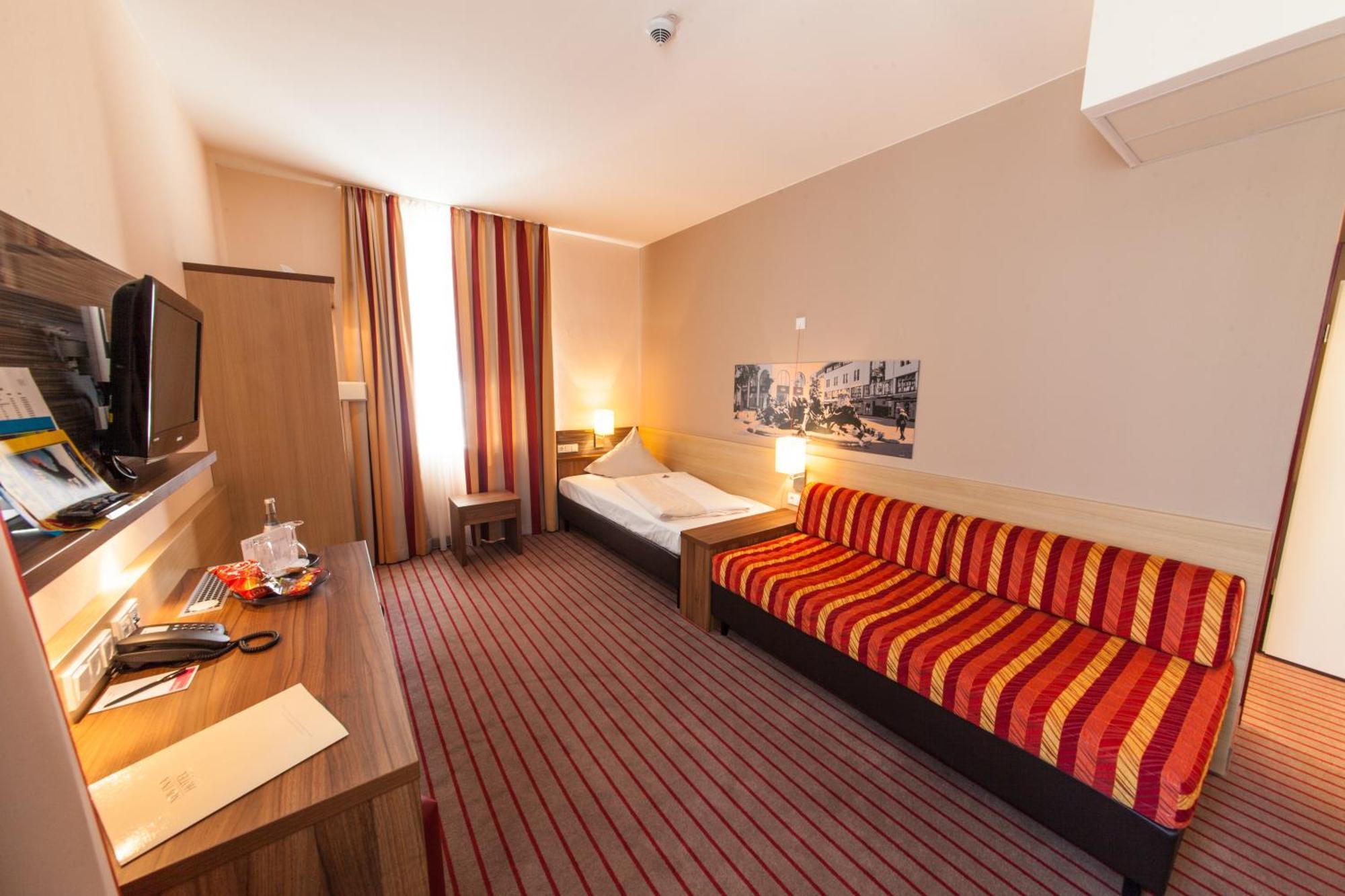 Novina Hotel Tillypark Нюрнберг Екстер'єр фото